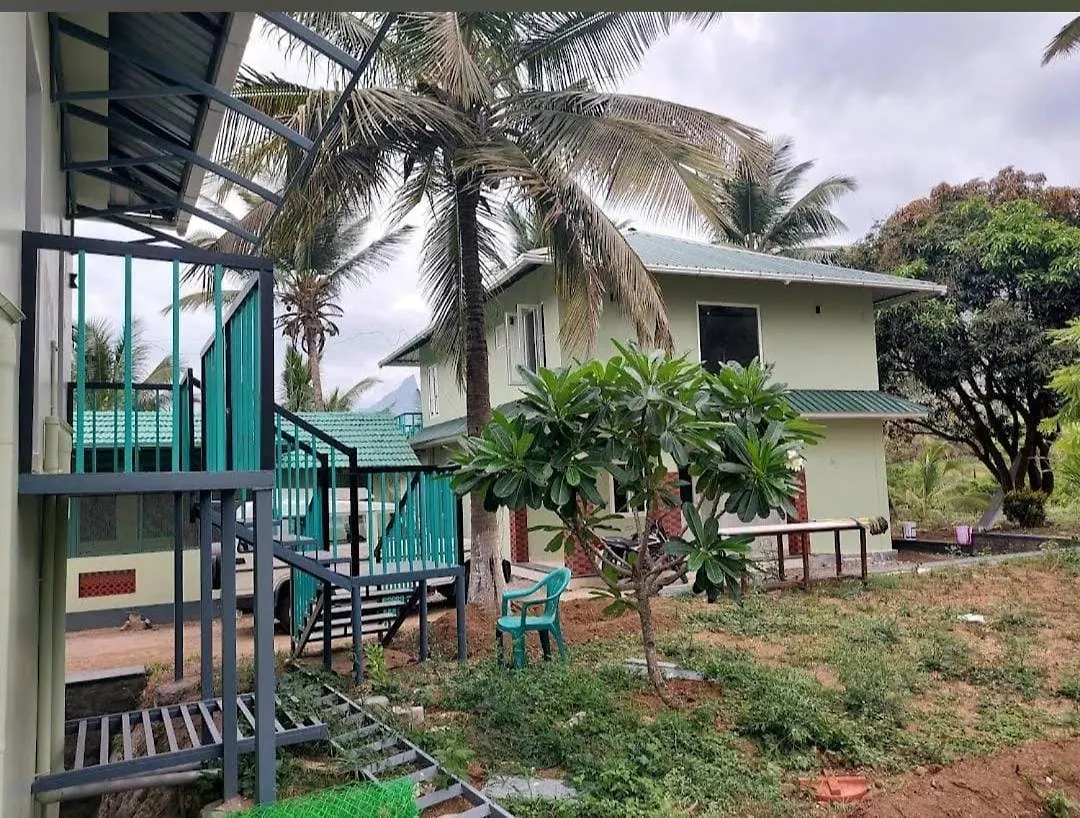 Midway Crest Farmstay Attappadi
